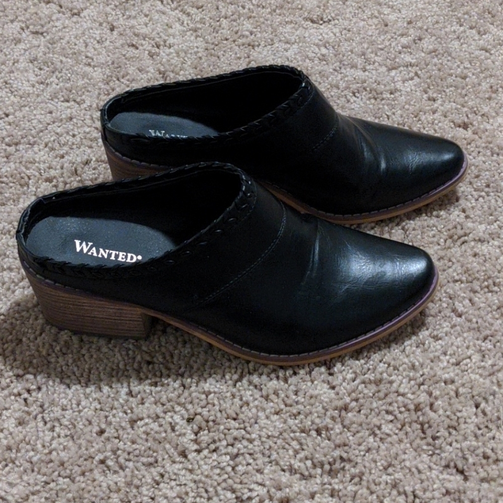 Black heeled mule